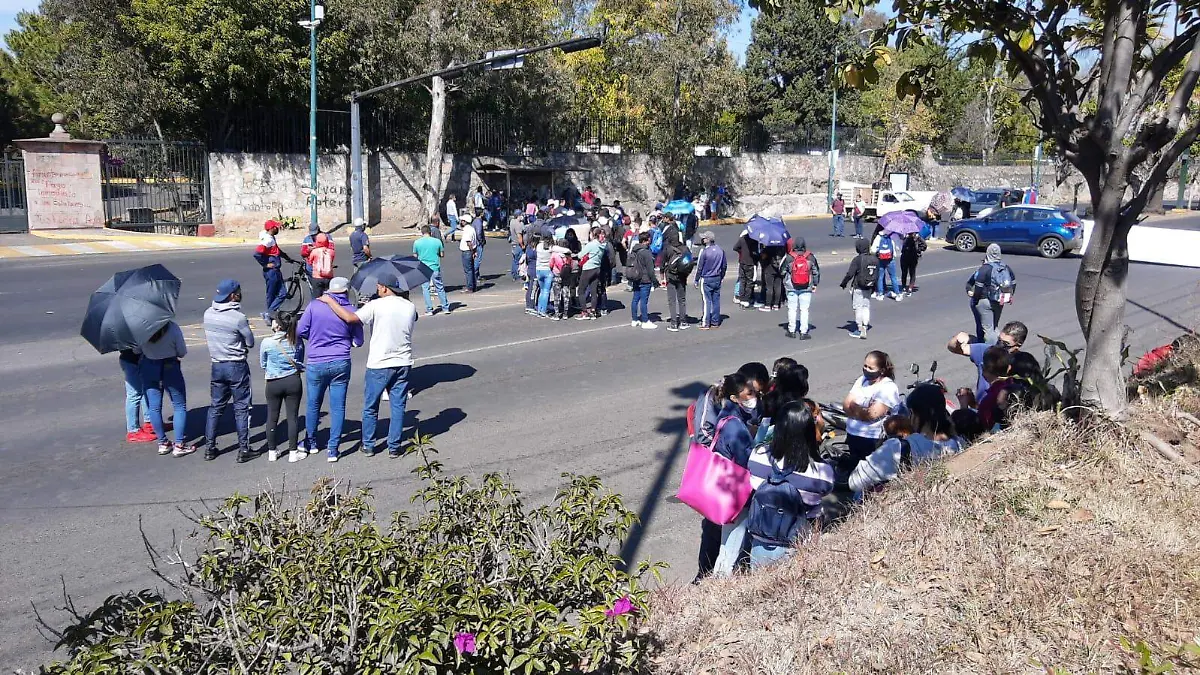 Bloqueo CNTE Casa de Gobierno